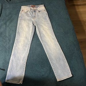 Judy Blue High Rise Medium Contrast Wash Non Distressed Straight Leg